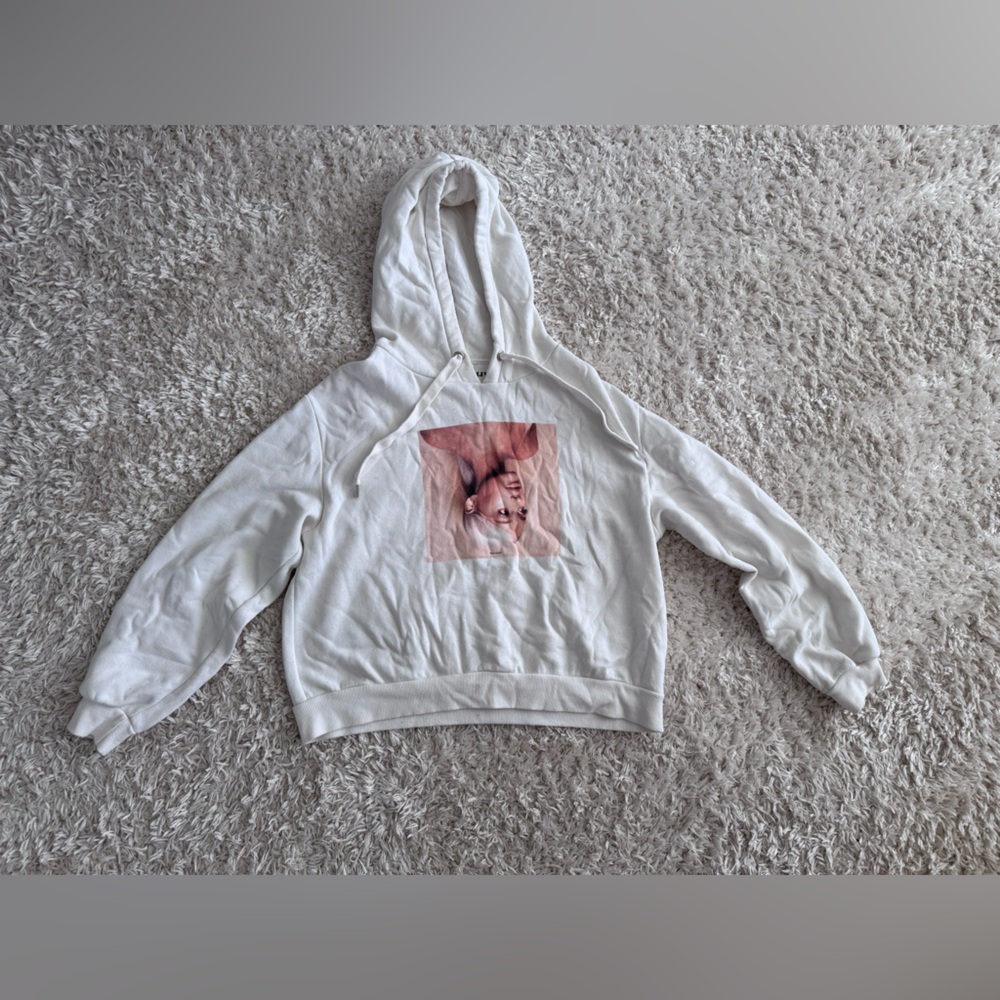Ariana Grande cropped hoodie